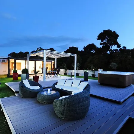 Appartamento Feel Good Penthouse With Jacuzzi Zara Esterno foto