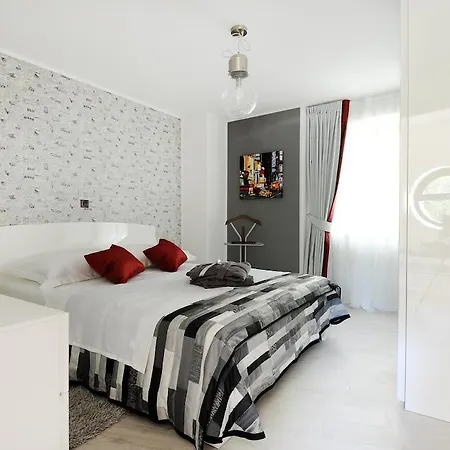 Appartamento Feel Good Penthouse With Jacuzzi Zara Camera foto