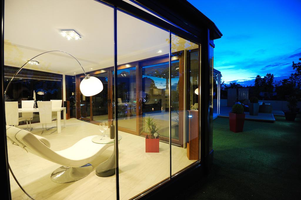 Feel Good Penthouse With Jacuzzi Apartmán *